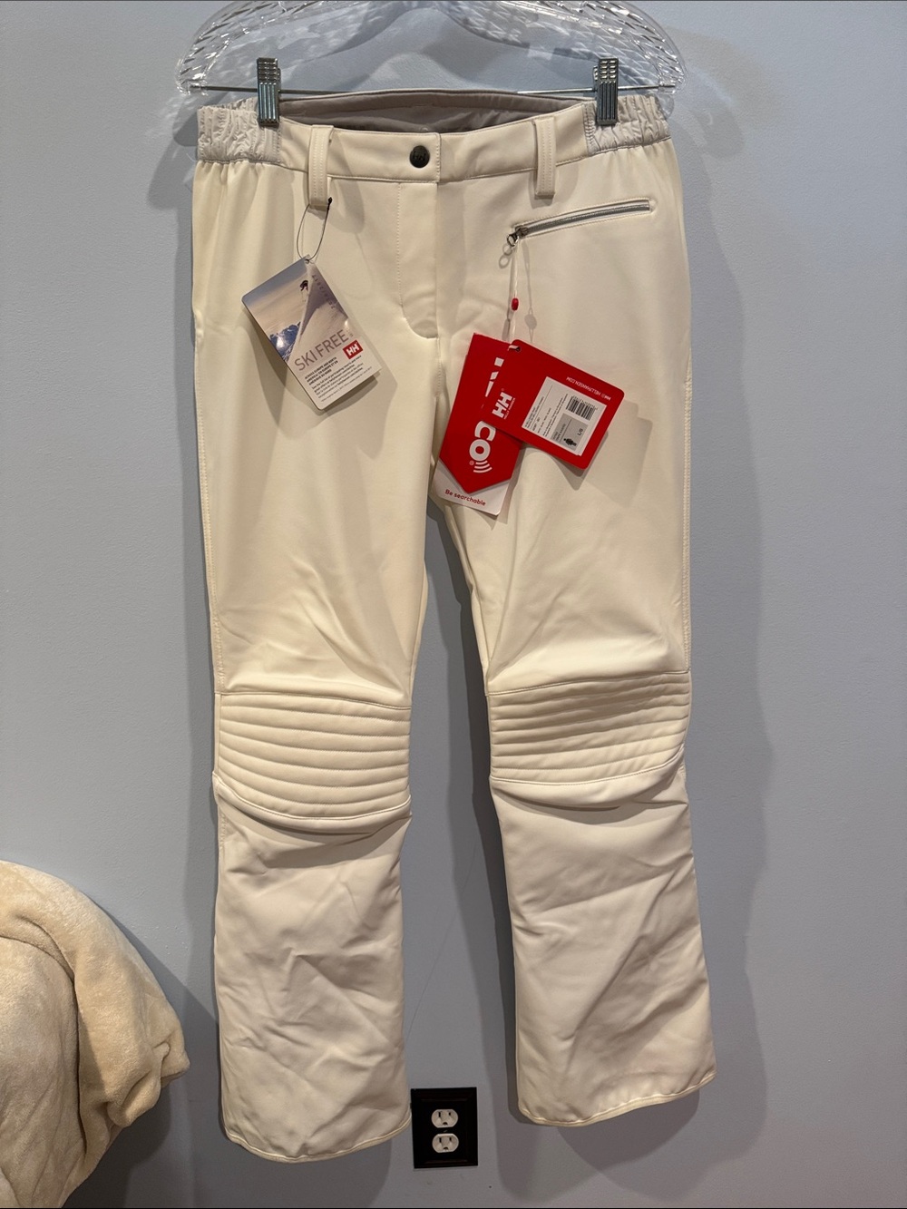 NWT Helly Hansen White Stretch Ski Pants RECCO Women’s Sz Lg quilted knee